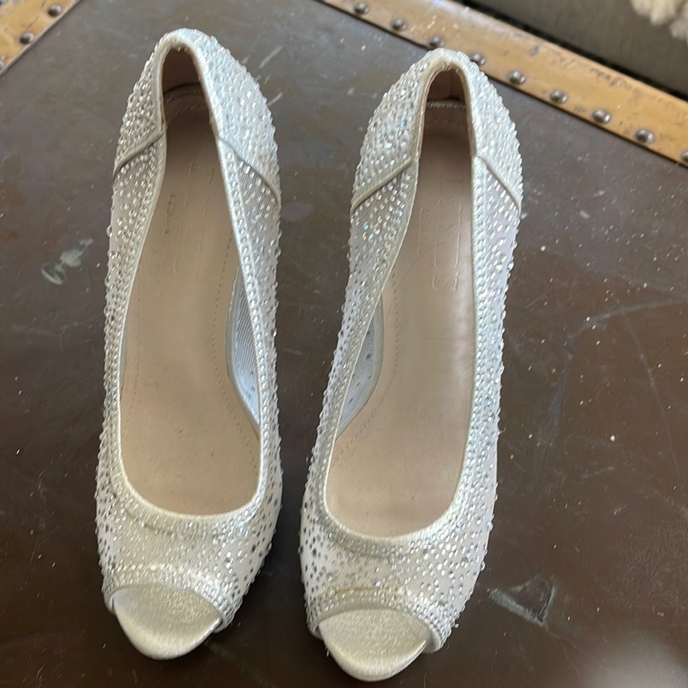 Beautiful silver heels with bling!  Size 6